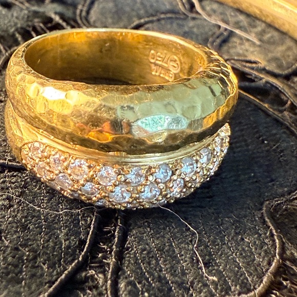 Elegant Italian 18K Gold Women's Ring 7.5 - Picture 1 of 4